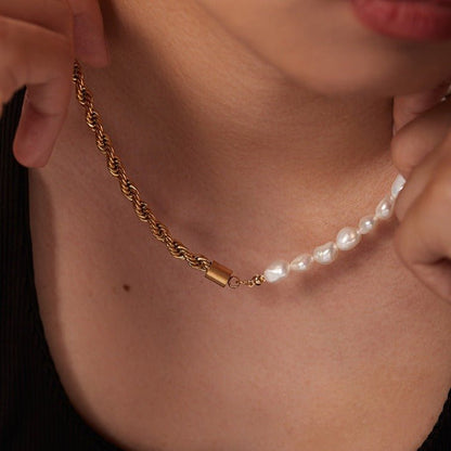 Dualia Gold Pearl Necklace